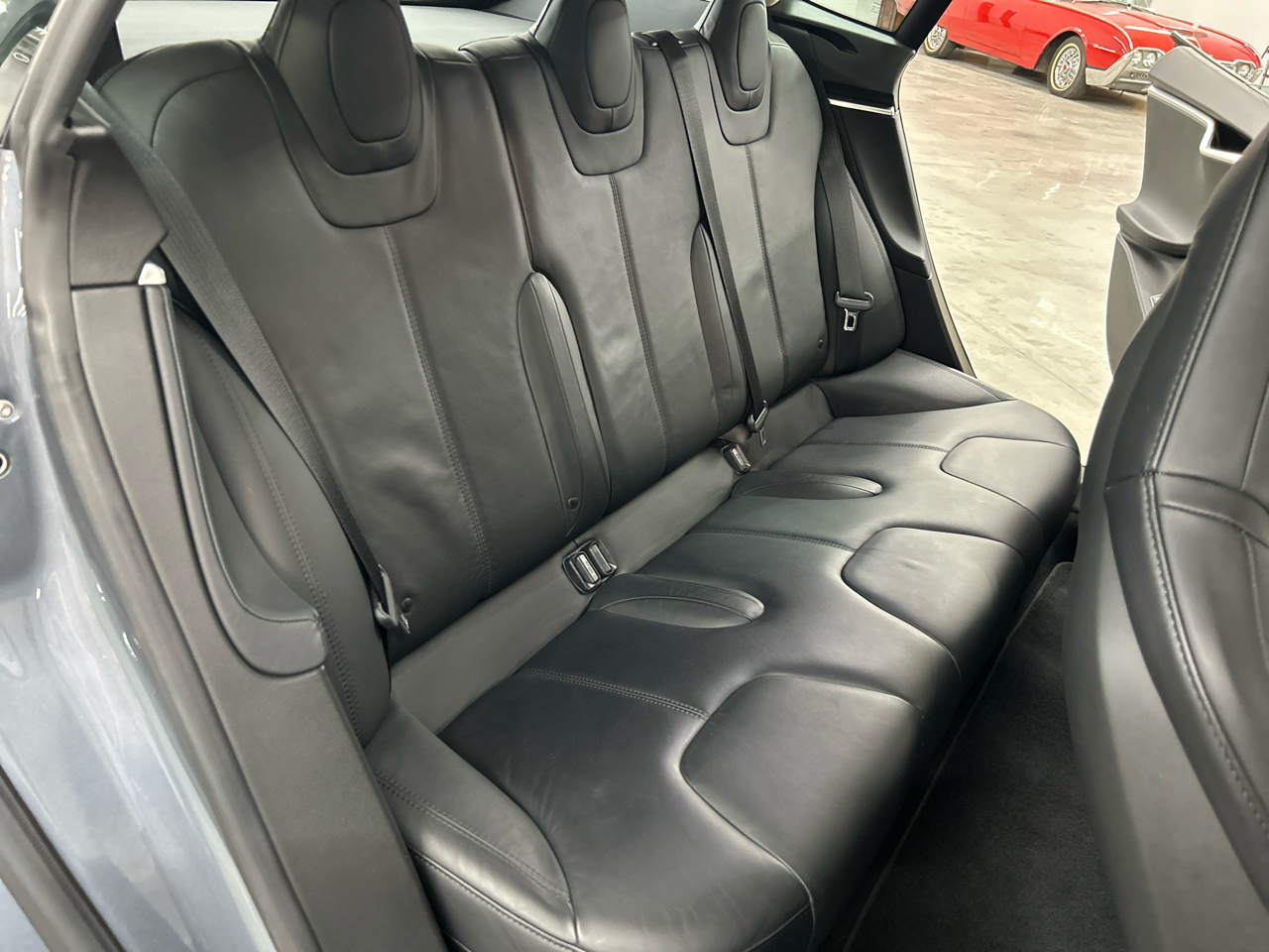 2014 Tesla Model S photo 14