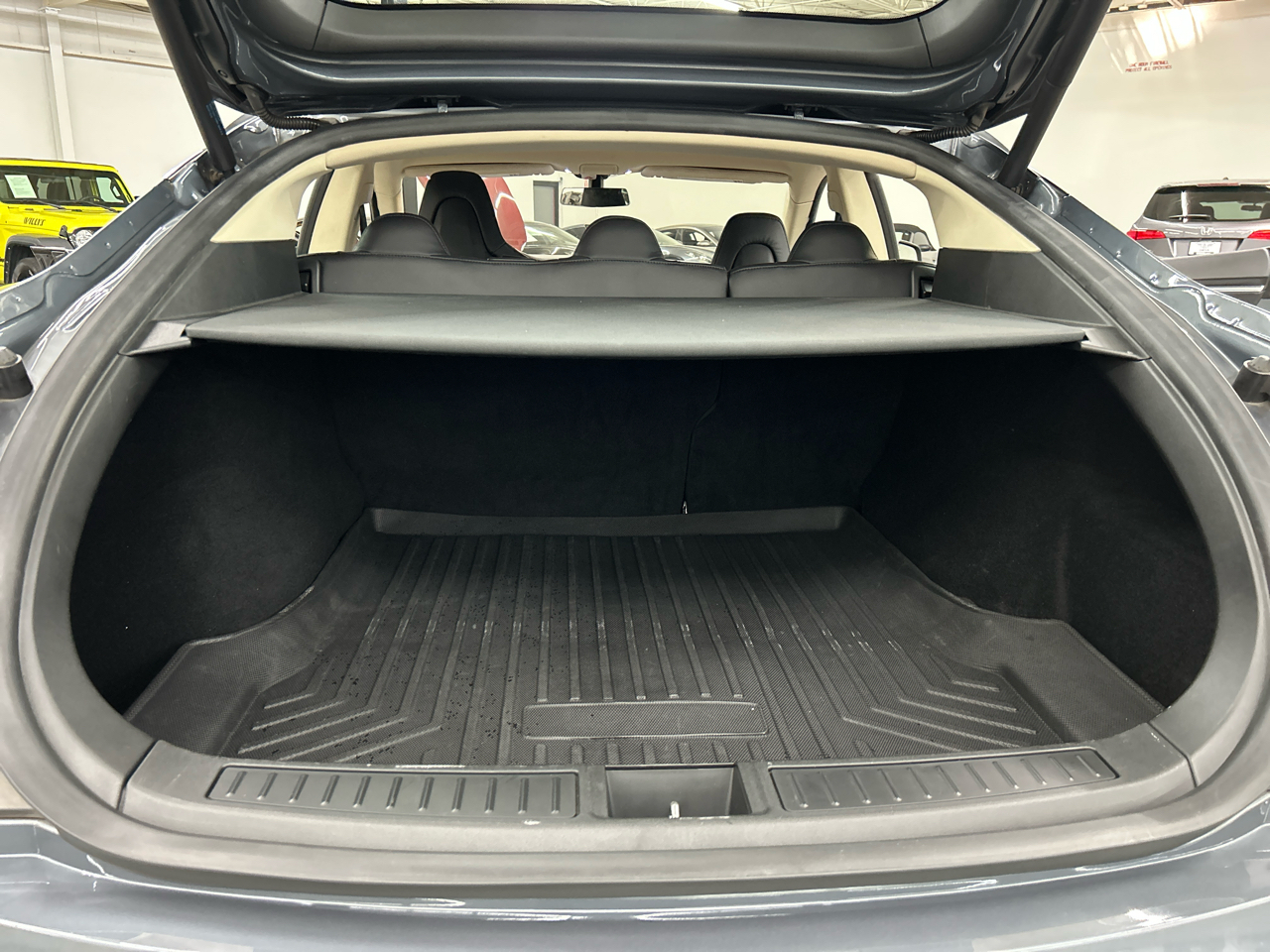 2014 Tesla Model S photo 16