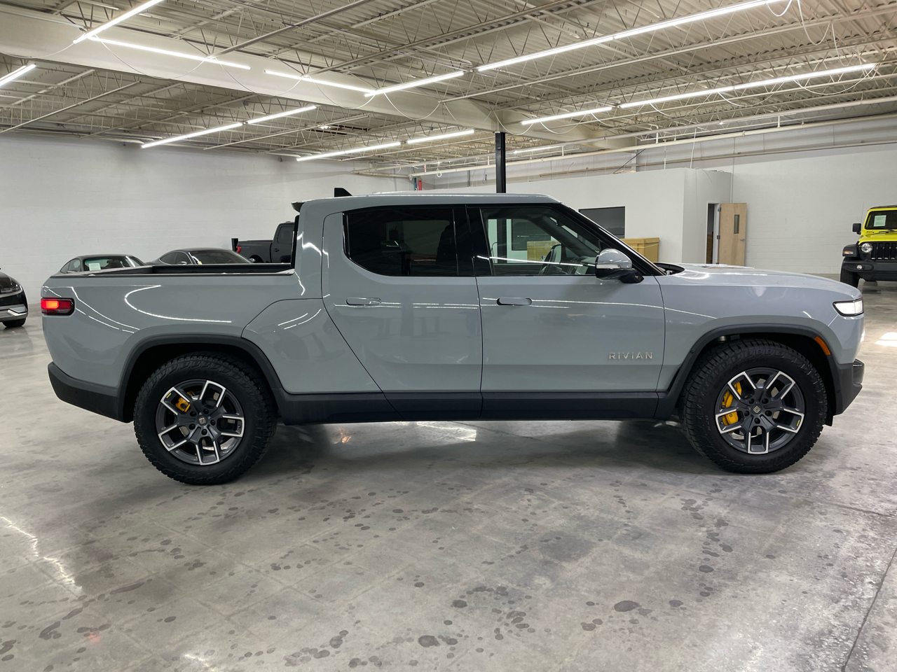 Rivian R1T Adventure Package AWD 2023 Rivian R1T Adventure Package AWD 2023