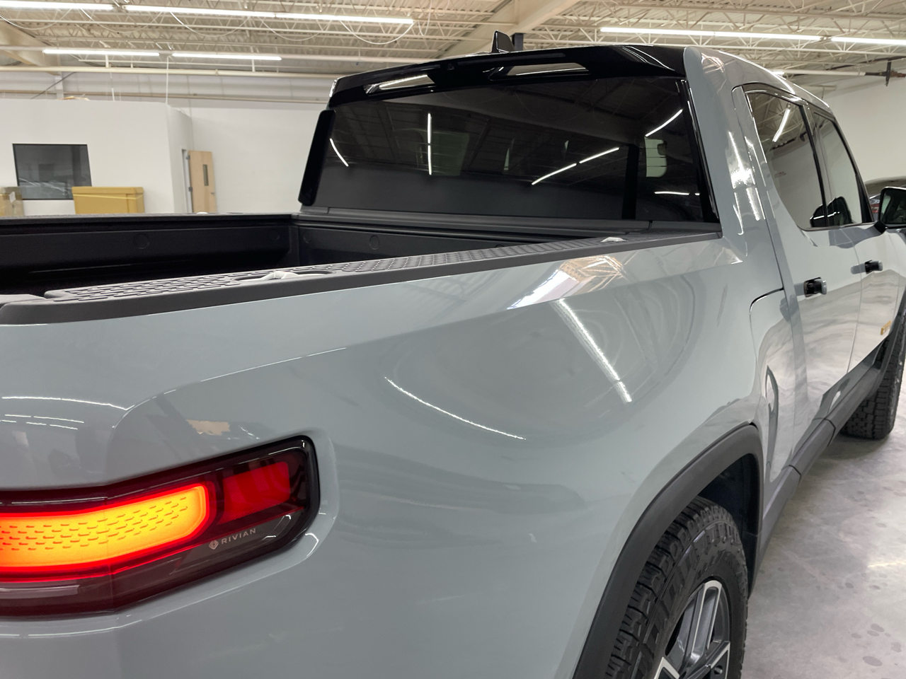 Rivian R1T Adventure Package AWD 2023 Rivian R1T Adventure Package AWD 2023