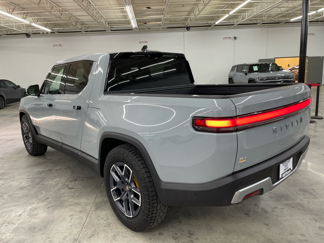 Rivian R1T Adventure Package AWD 2023 Rivian R1T Adventure Package AWD 2023