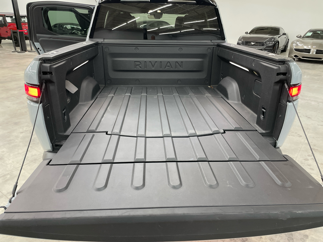 Rivian R1T Adventure Package AWD 2023 Rivian R1T Adventure Package AWD 2023