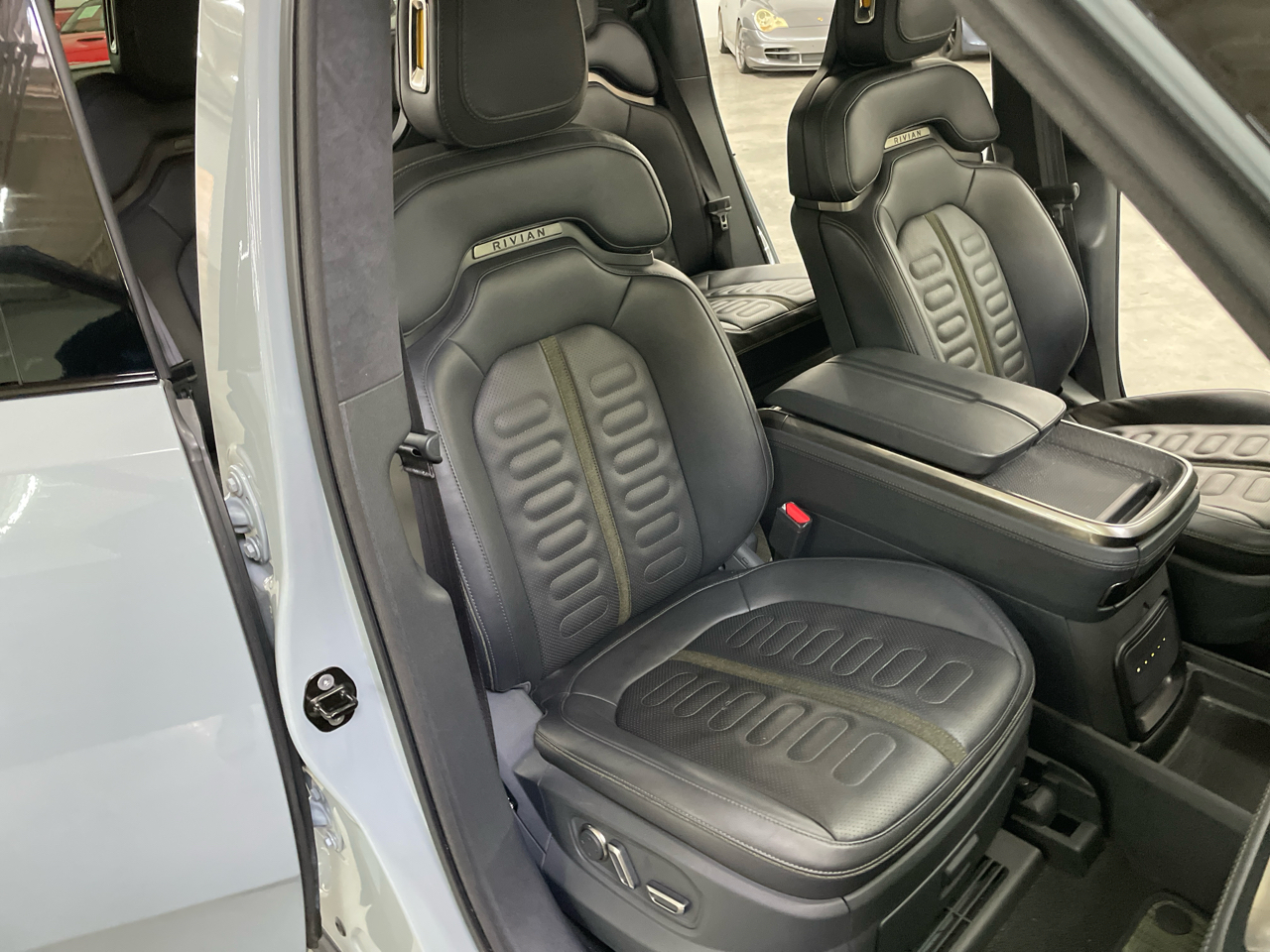 Rivian R1T Adventure Package AWD 2023 Rivian R1T Adventure Package AWD 2023