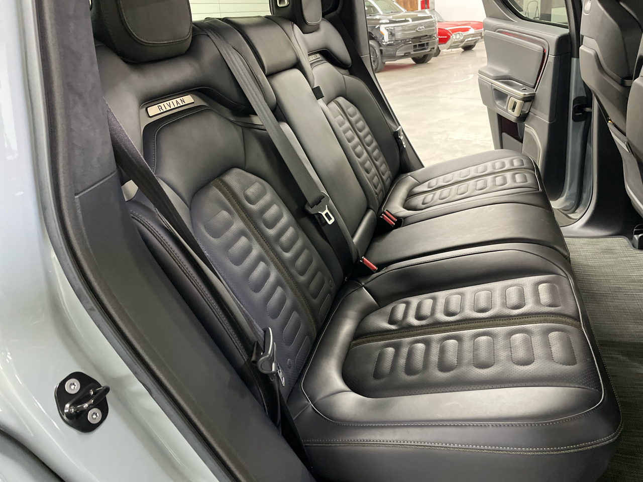 Rivian R1T Adventure Package AWD 2023 Rivian R1T Adventure Package AWD 2023