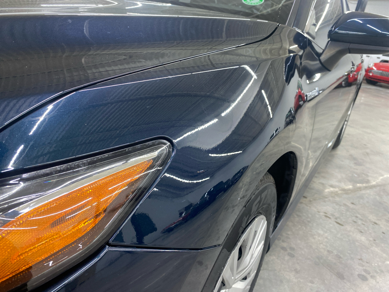 2018 Toyota Camry Hybrid LE photo 2