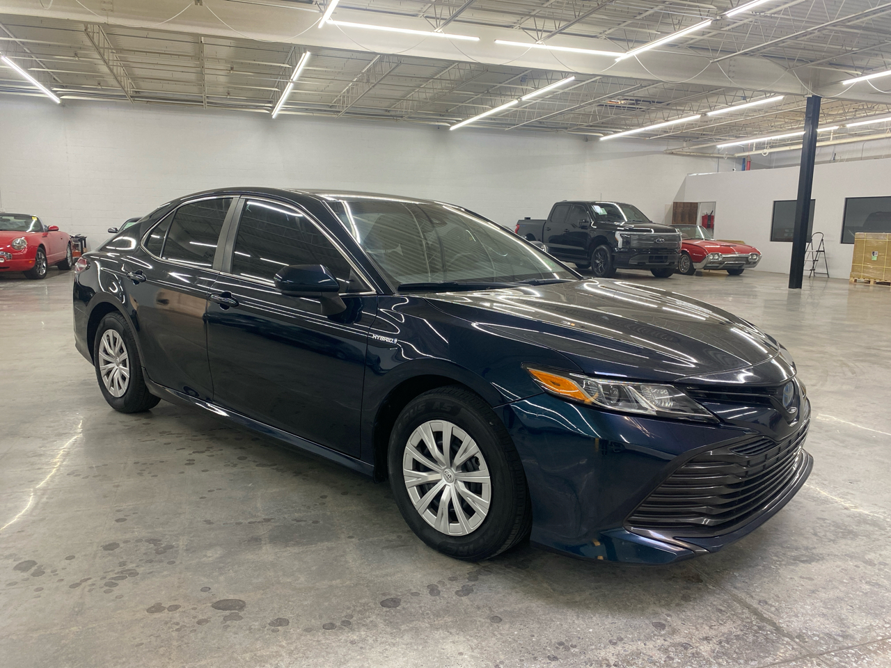 2018 Toyota Camry Hybrid LE photo 4
