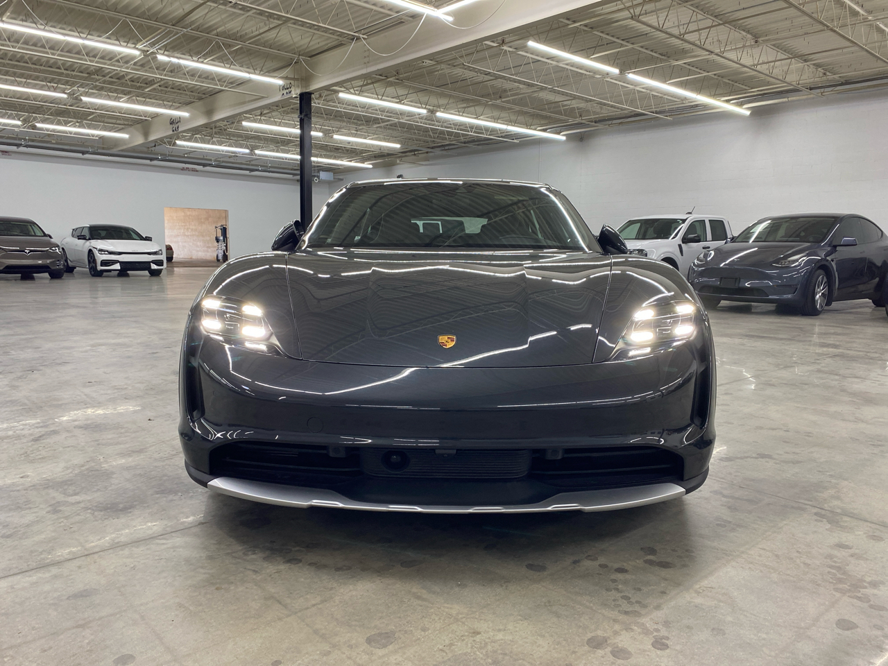 2023 Porsche Taycan 4S Cross Turismo photo 3