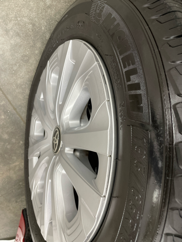 Toyota Prius LE 2021