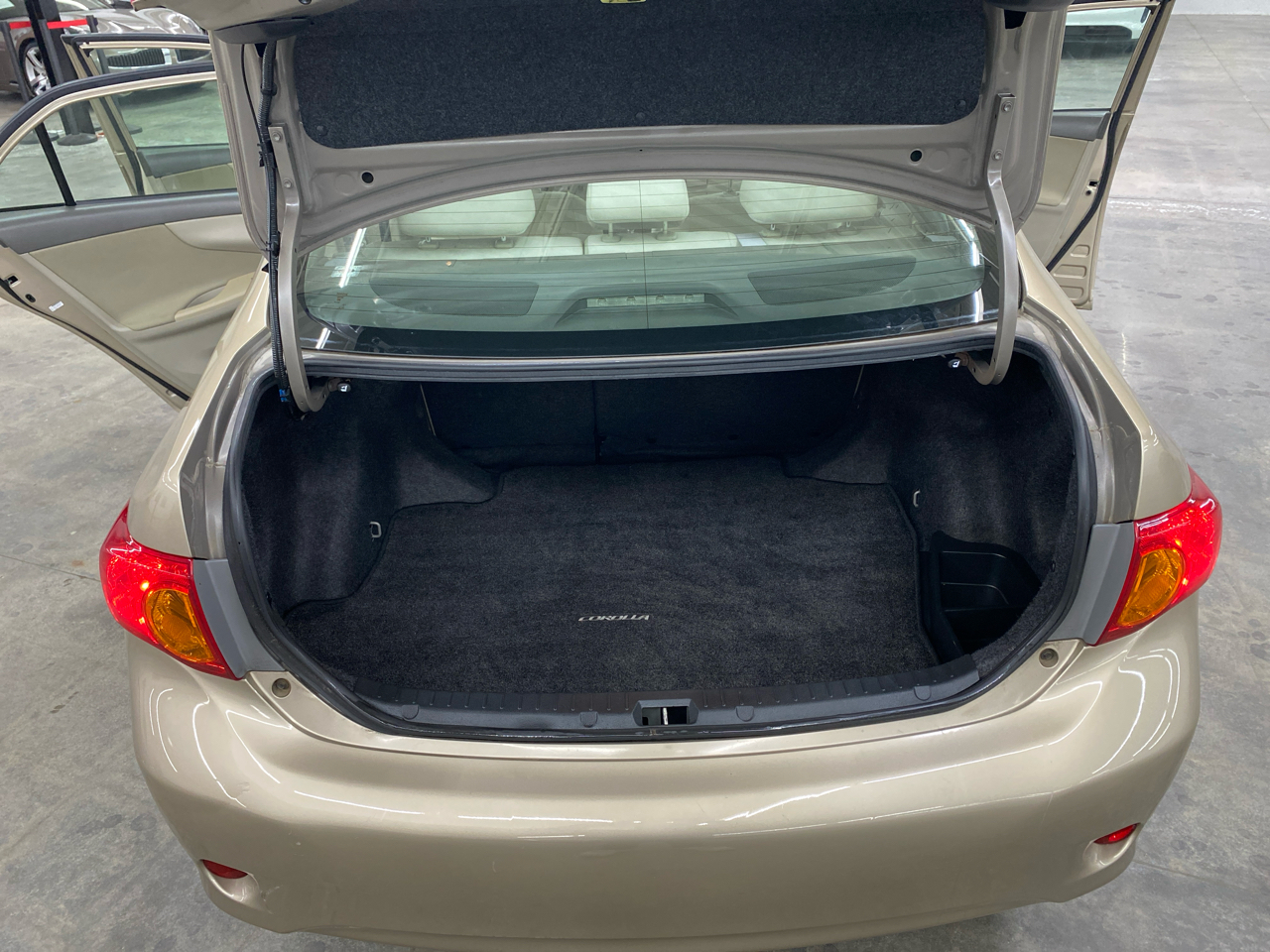 Toyota Corolla LE 2009