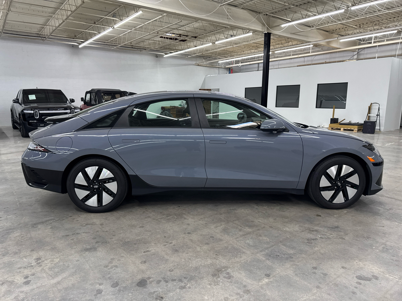 Hyundai Ioniq 6 SE Standard Range RWD 2025