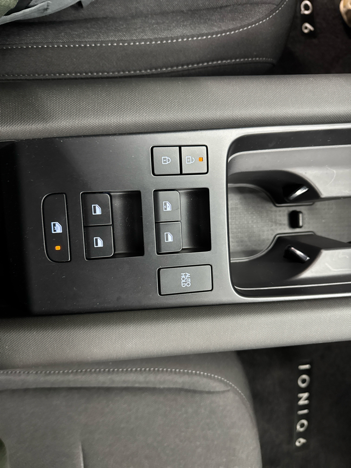 Hyundai Ioniq 6 SE Standard Range RWD 2025