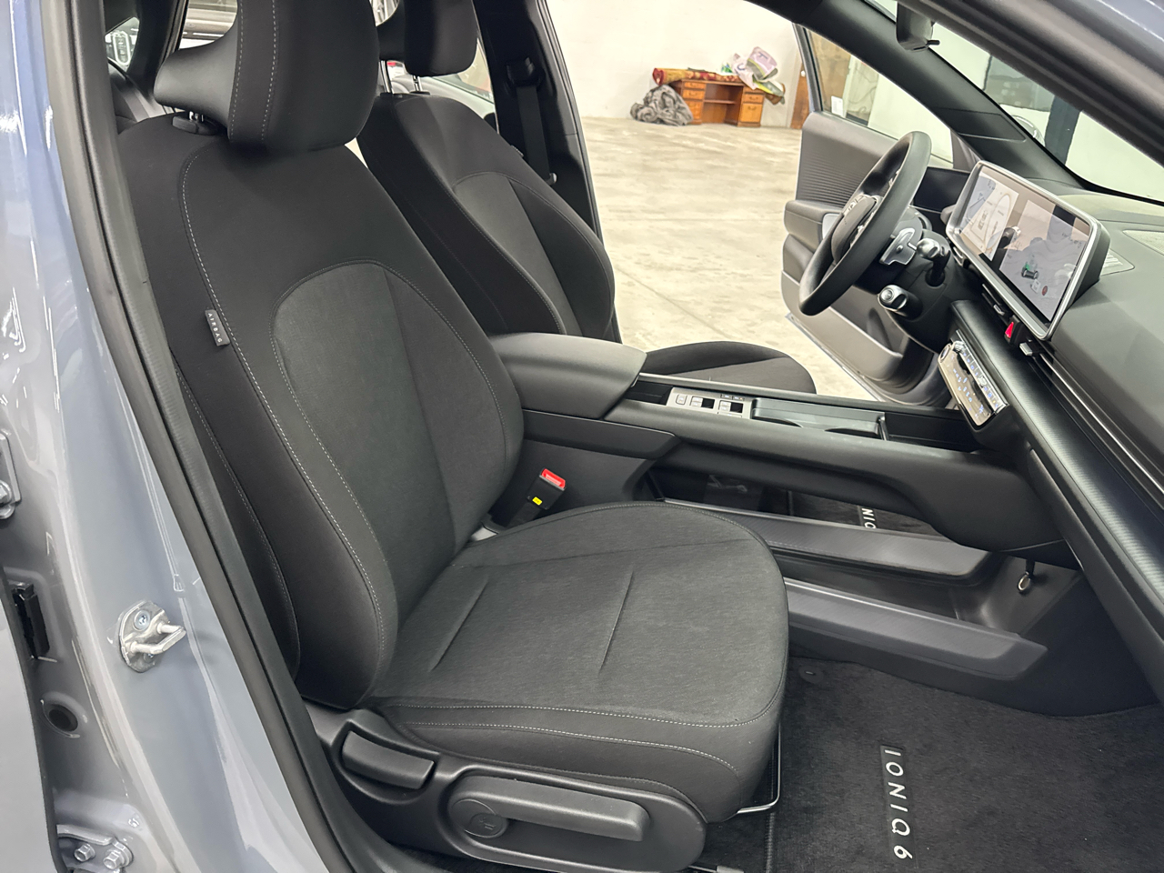 Hyundai Ioniq 6 SE Standard Range RWD 2025