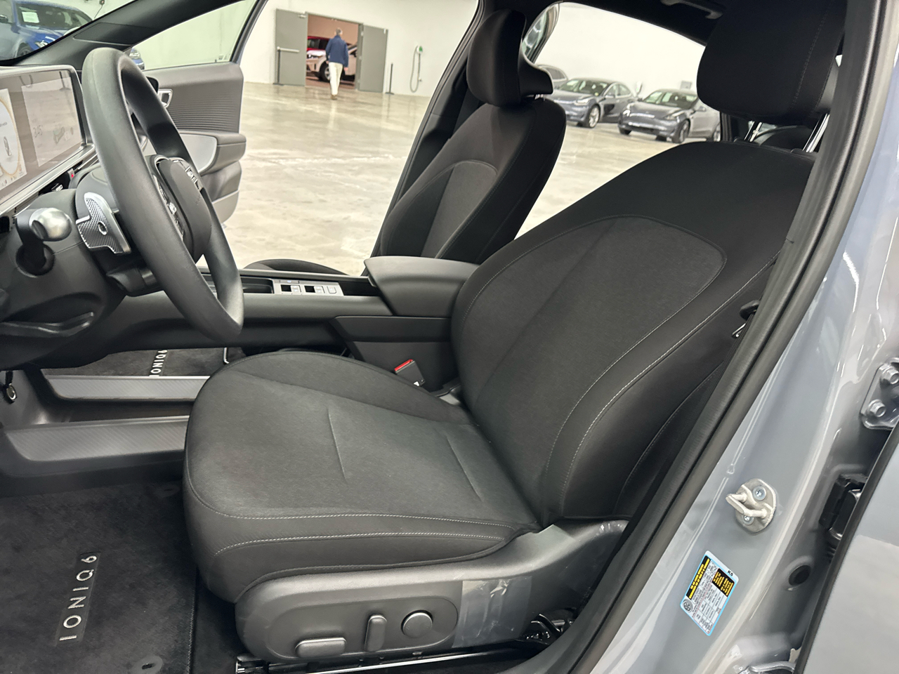 Hyundai Ioniq 6 SE Standard Range RWD 2025