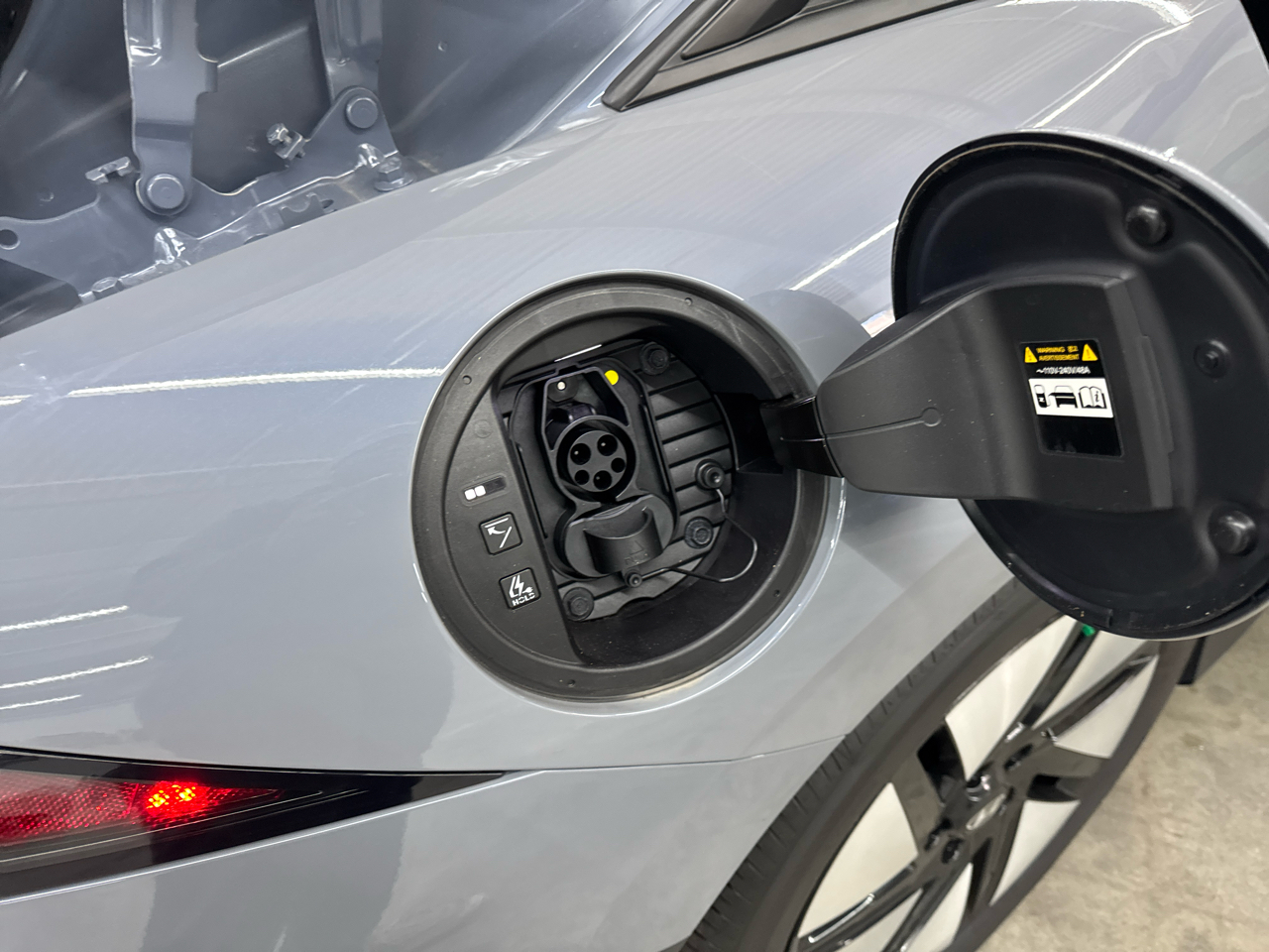 Hyundai Ioniq 6 SE Standard Range RWD 2025