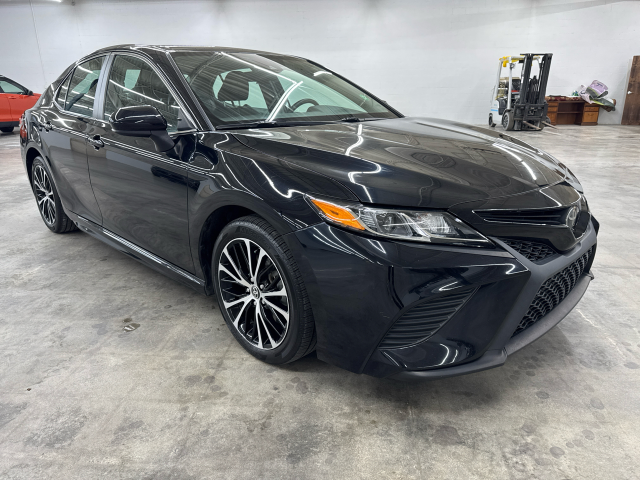 Toyota Camry SE Auto (Natl) 2020