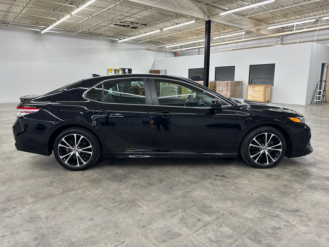 Toyota Camry SE Auto (Natl) 2020