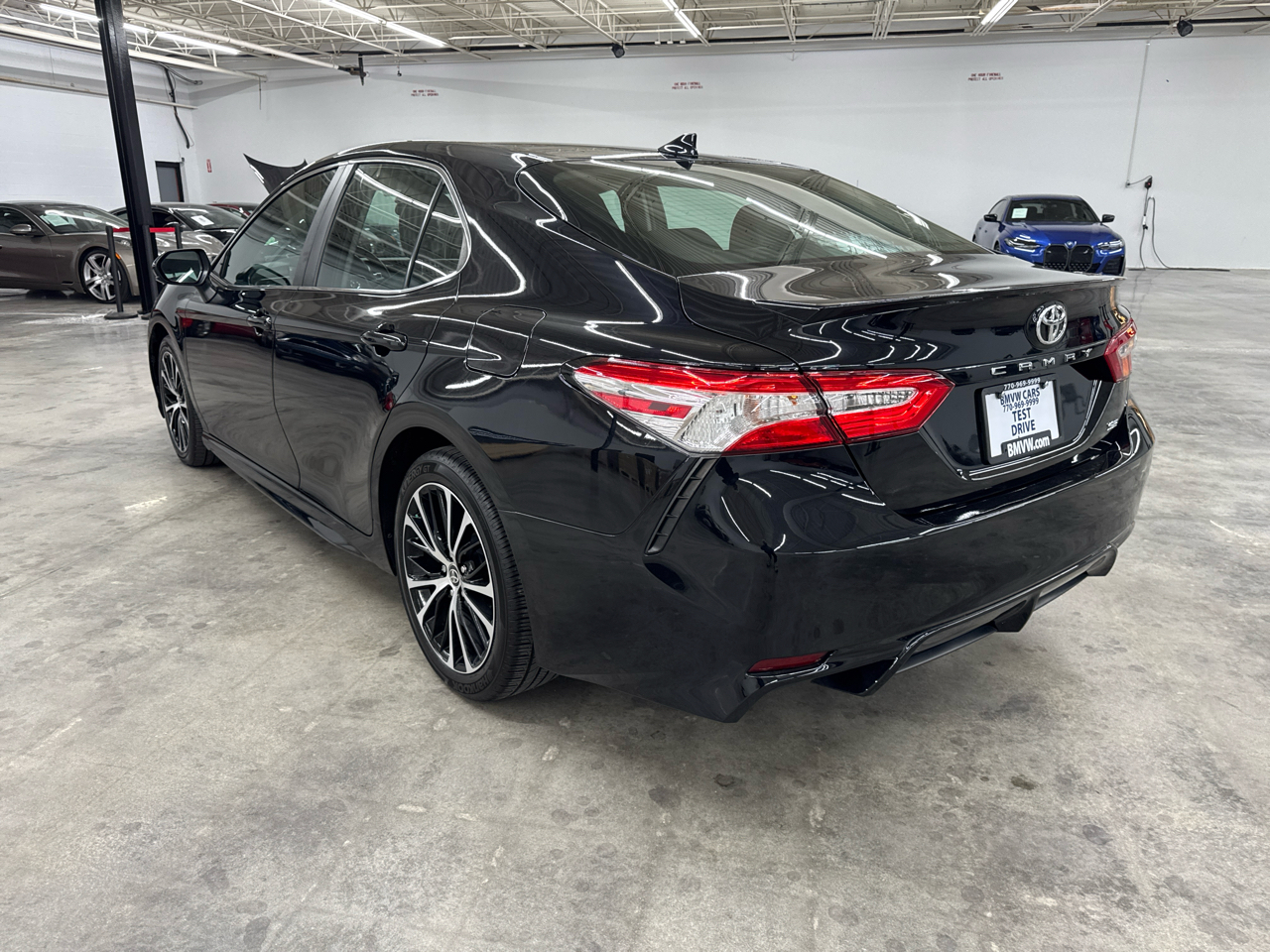 Toyota Camry SE Auto (Natl) 2020