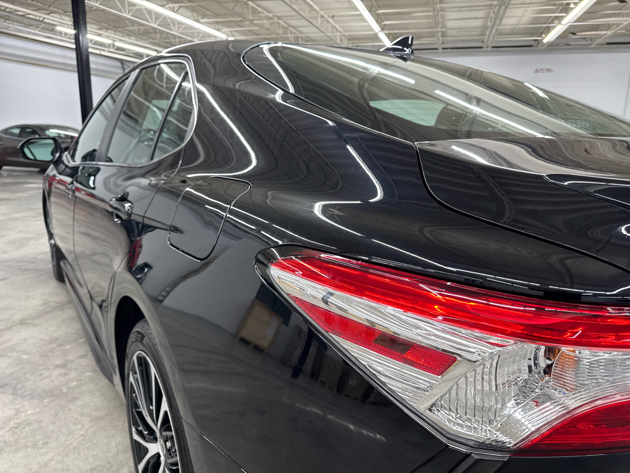Toyota Camry SE Auto (Natl) 2020