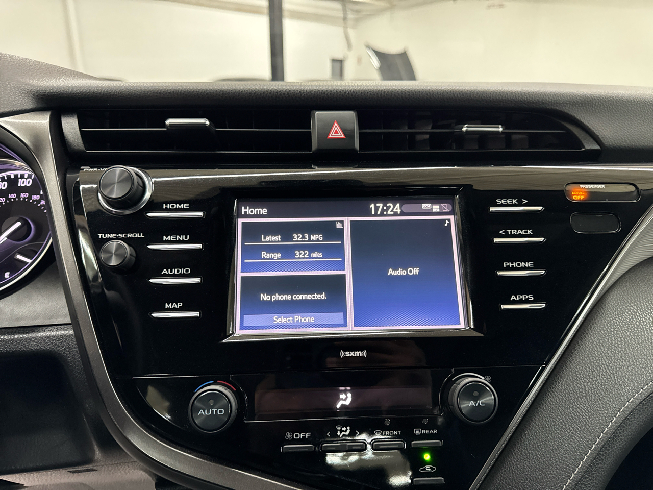 Toyota Camry SE Auto (Natl) 2020