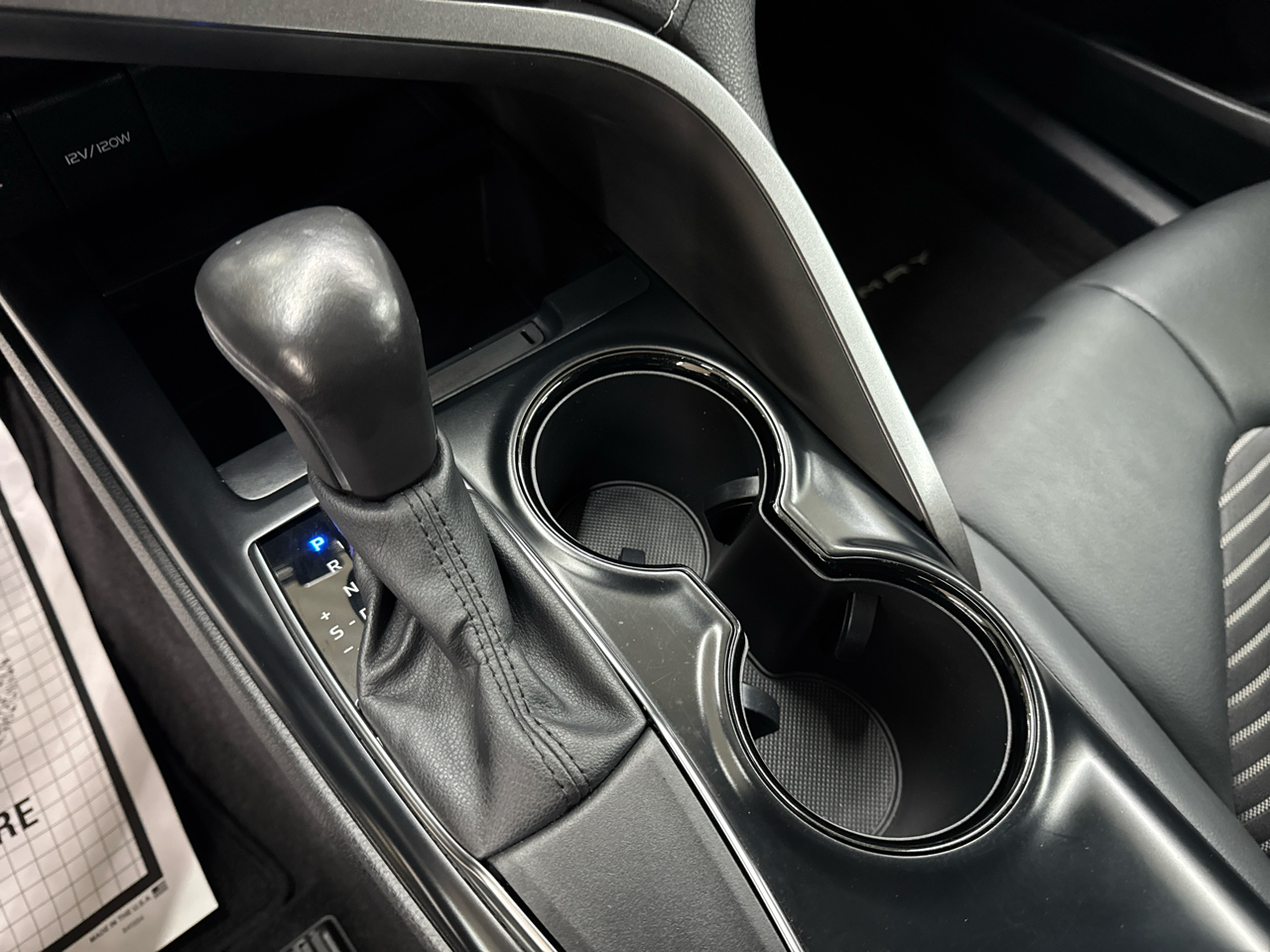 Toyota Camry SE Auto (Natl) 2020