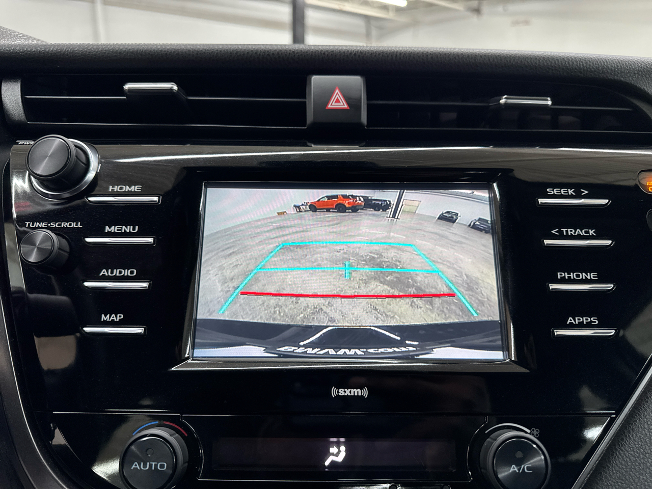 Toyota Camry SE Auto (Natl) 2020