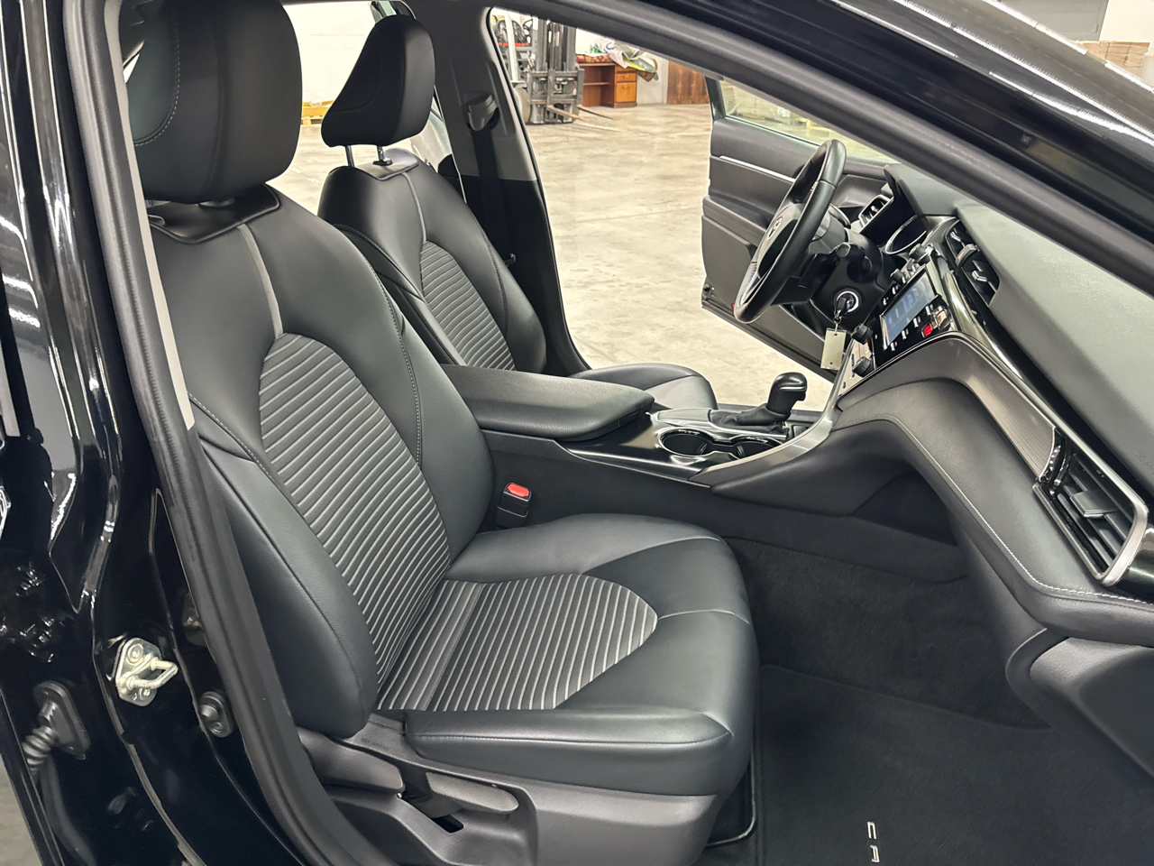 Toyota Camry SE Auto (Natl) 2020