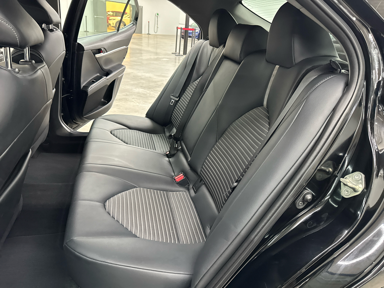 Toyota Camry SE Auto (Natl) 2020