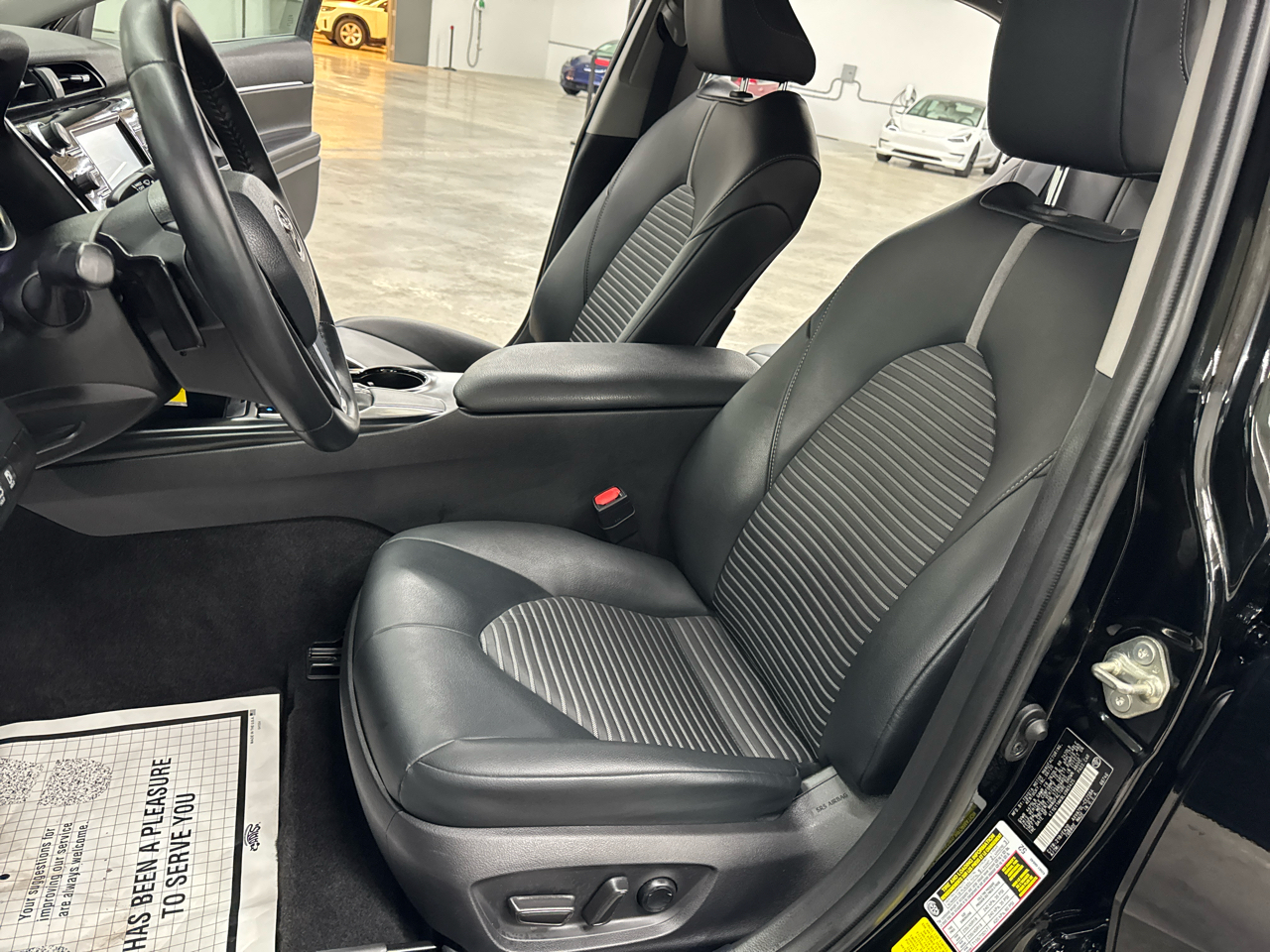 Toyota Camry SE Auto (Natl) 2020