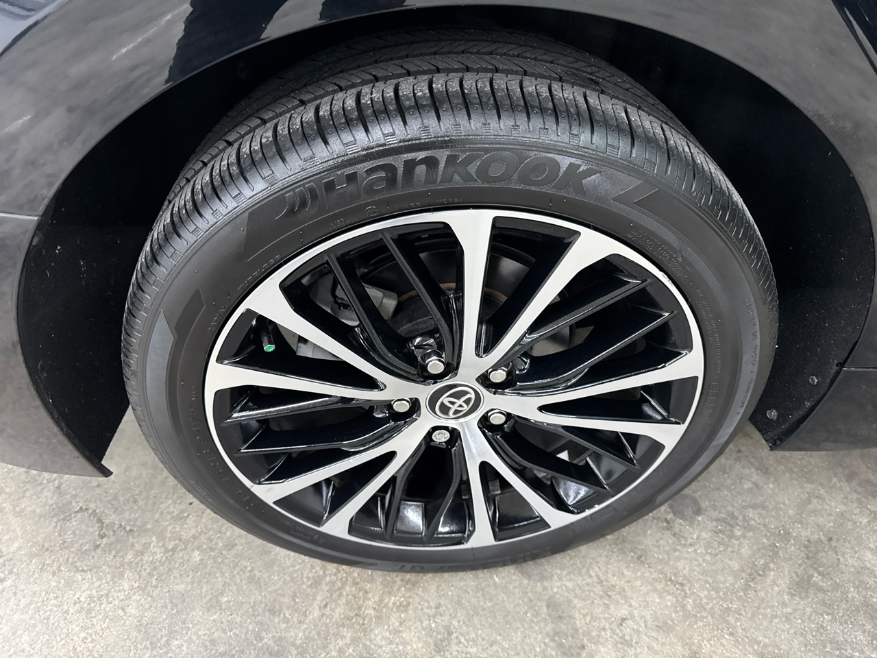 Toyota Camry SE Auto (Natl) 2020