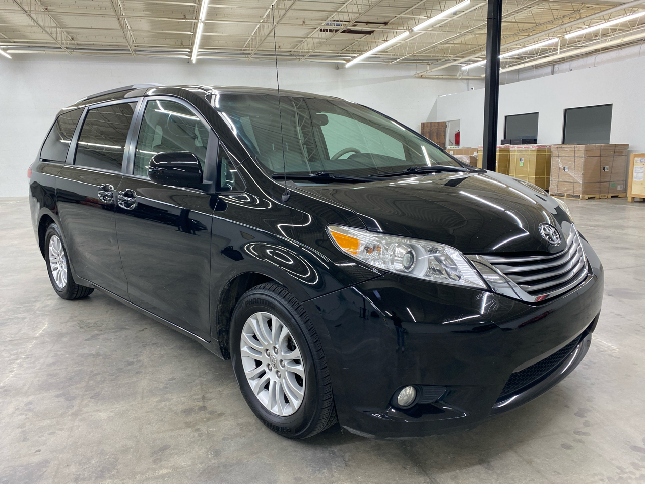 Toyota Sienna XLE 8-Passenger 2013