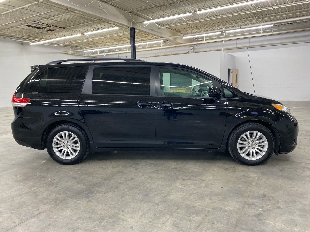 Toyota Sienna XLE 8-Passenger 2013