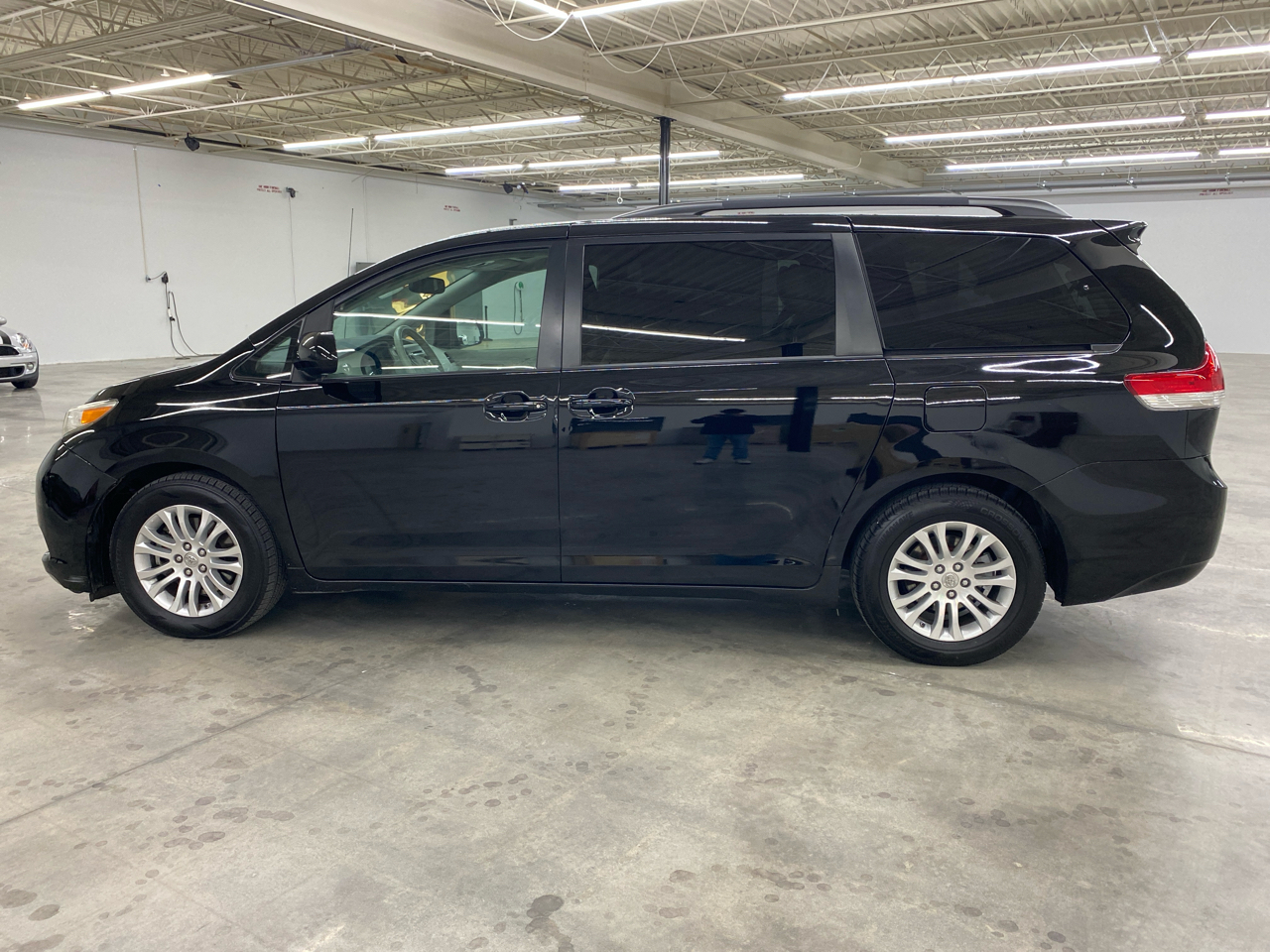 Toyota Sienna XLE 8-Passenger 2013