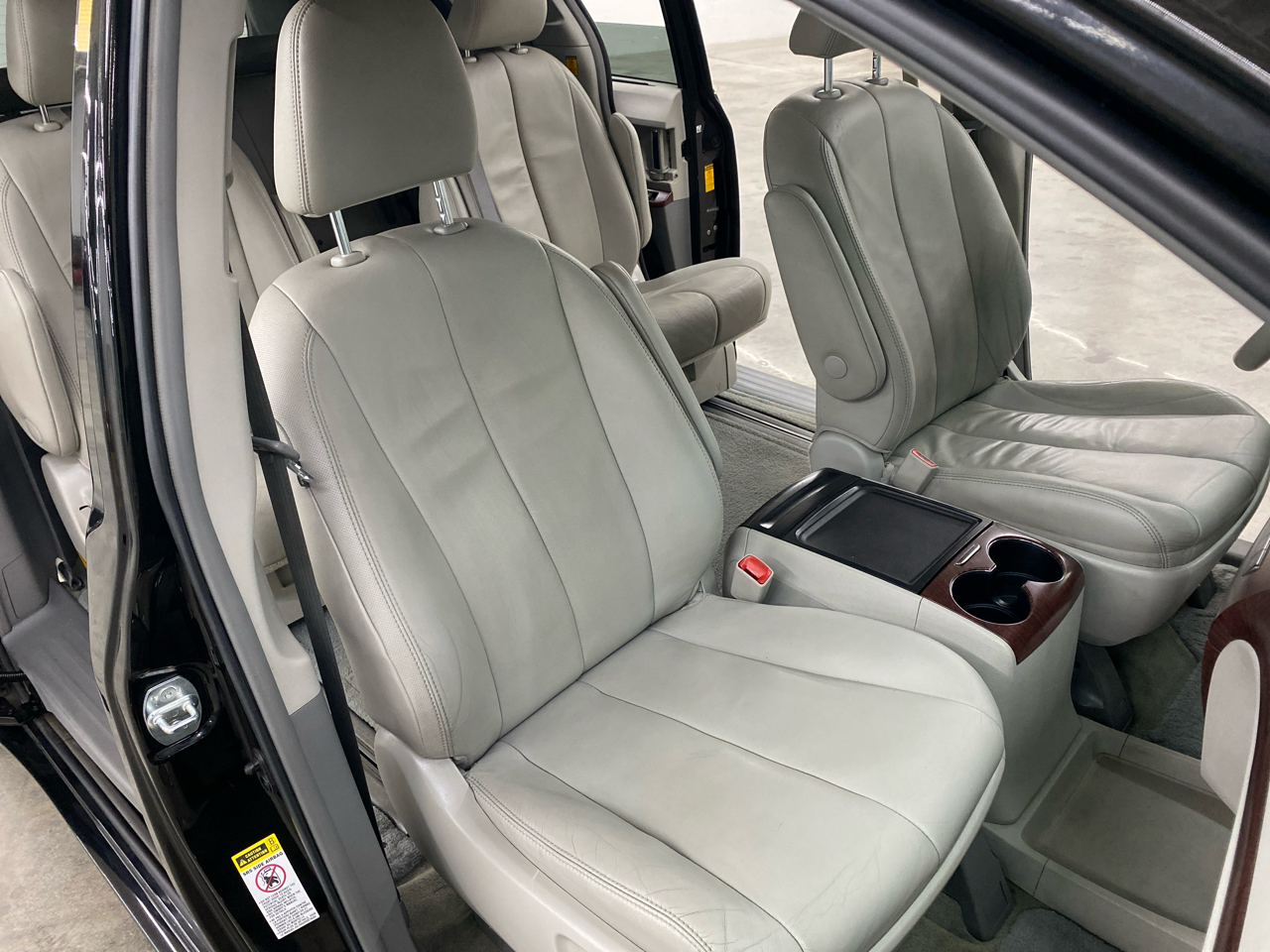 Toyota Sienna XLE 8-Passenger 2013