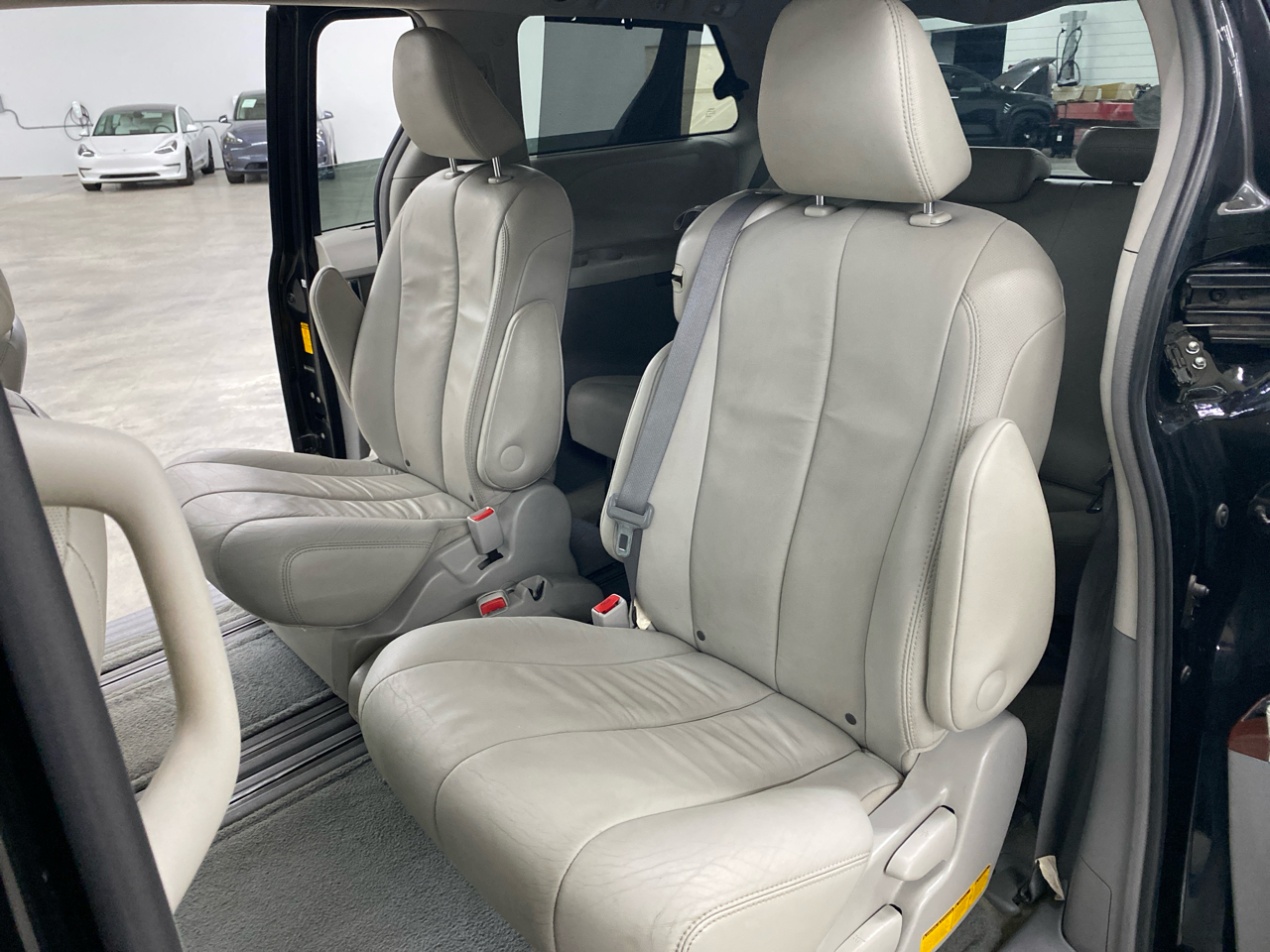 Toyota Sienna XLE 8-Passenger 2013