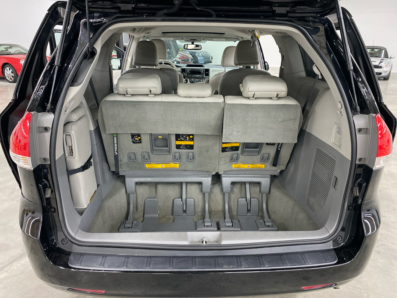 Toyota Sienna XLE 8-Passenger 2013
