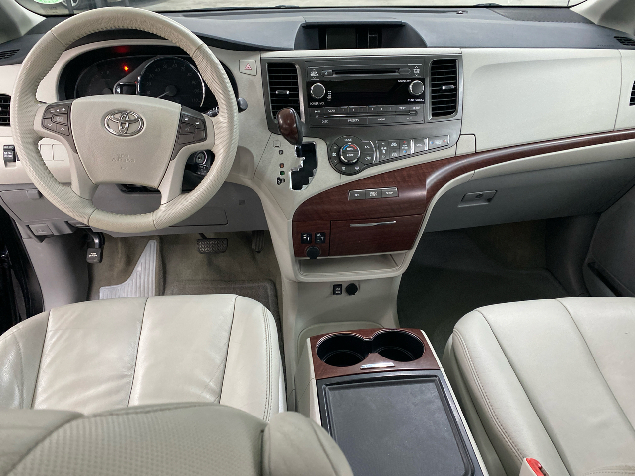 Toyota Sienna XLE 8-Passenger 2013