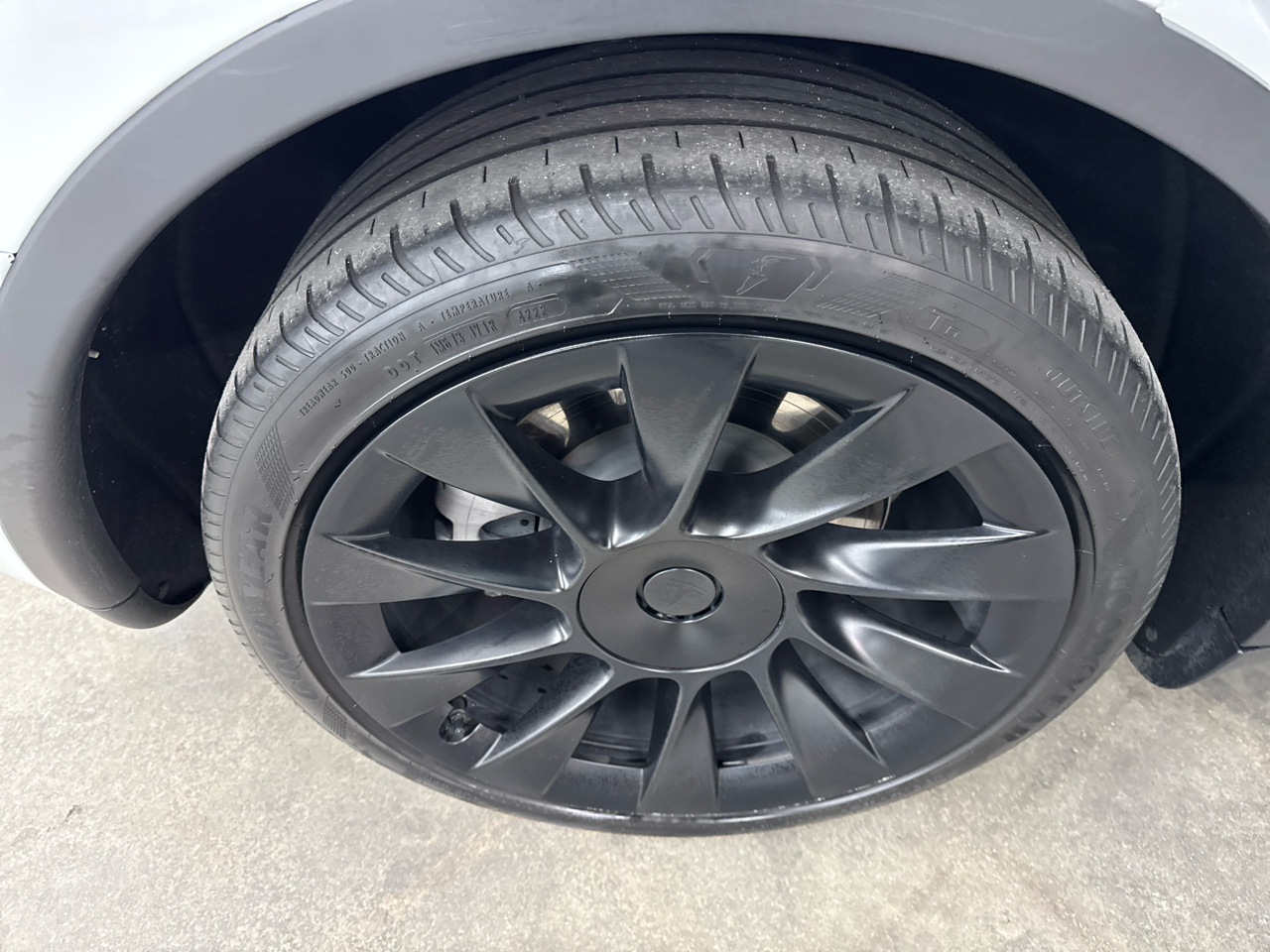 Tesla Model Y Long Range AWD 2023