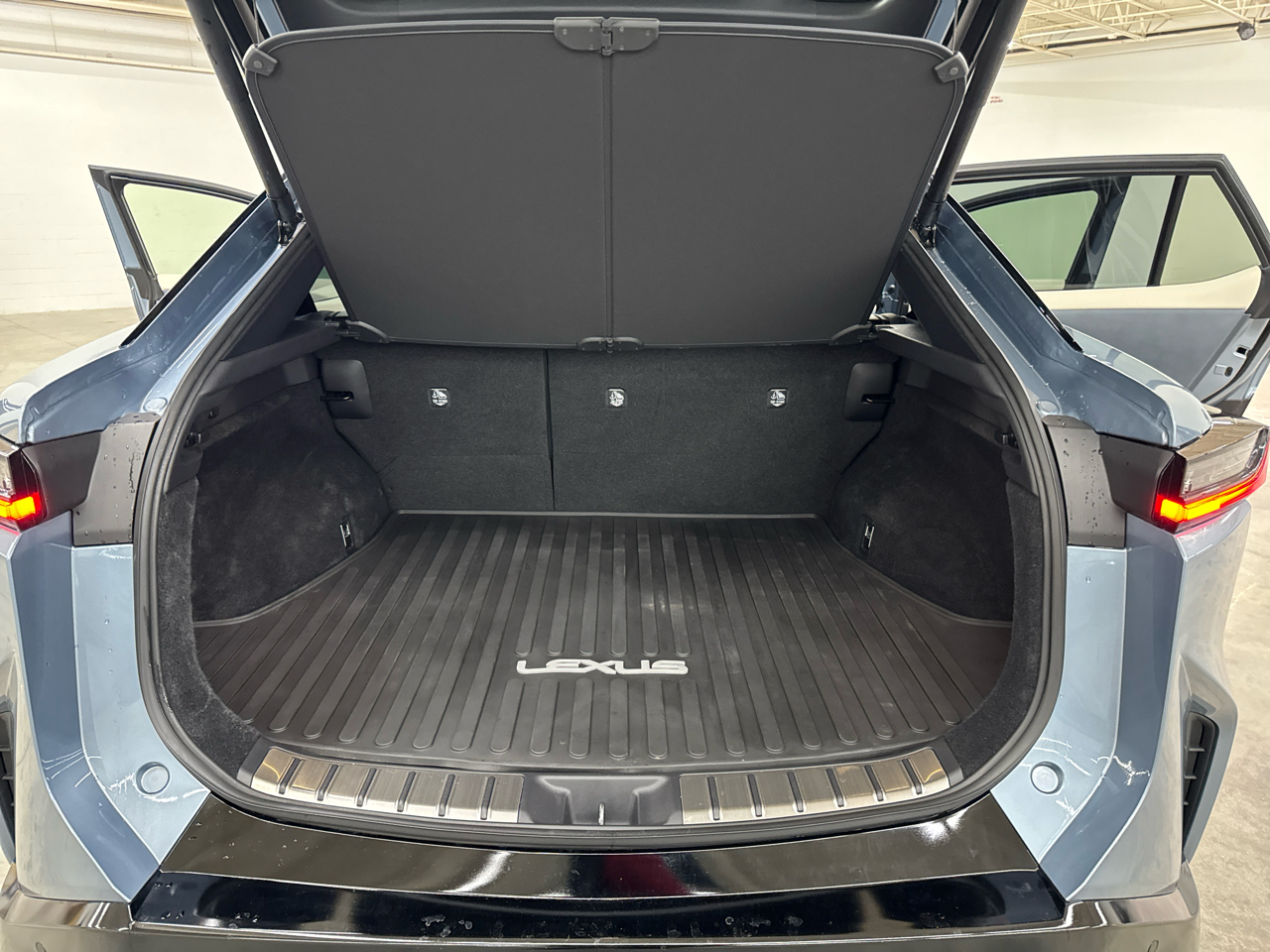 Lexus RZ RZ 450e AWD 2025