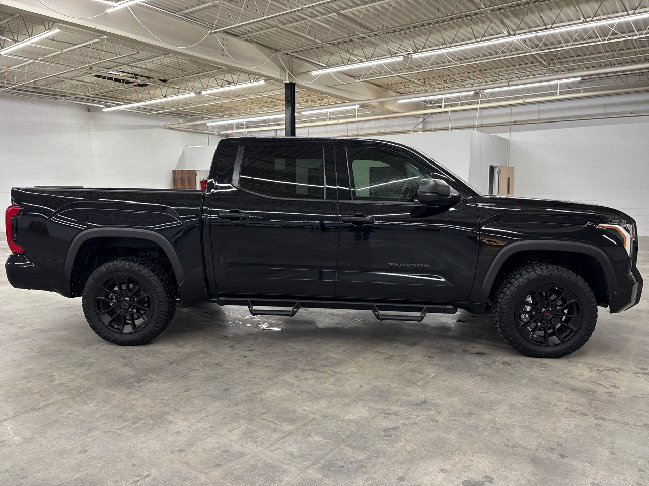 Toyota Tundra 4WD SR5 CrewMax 5.5' Bed (Natl) 2024