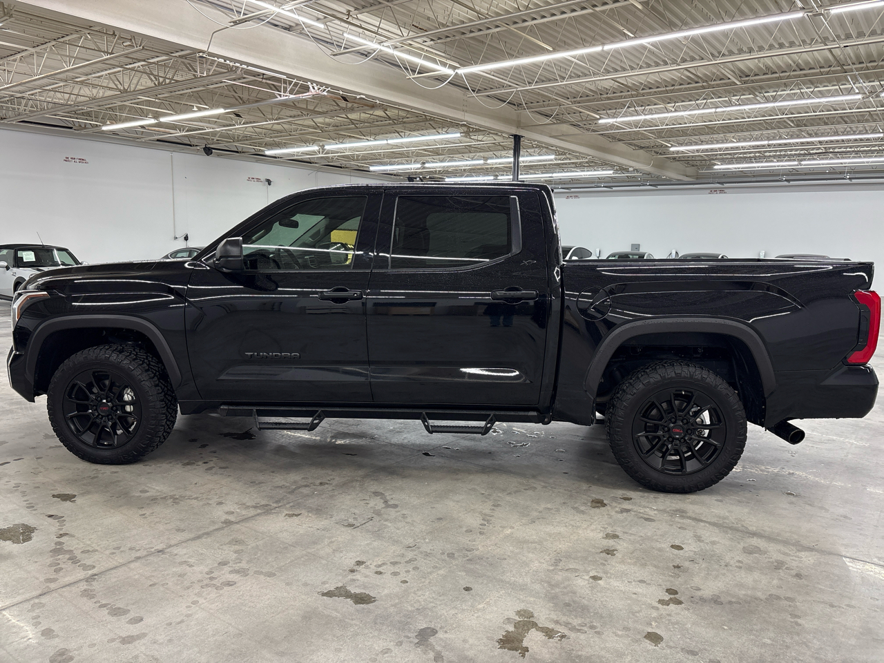 Toyota Tundra 4WD SR5 CrewMax 5.5' Bed (Natl) 2024