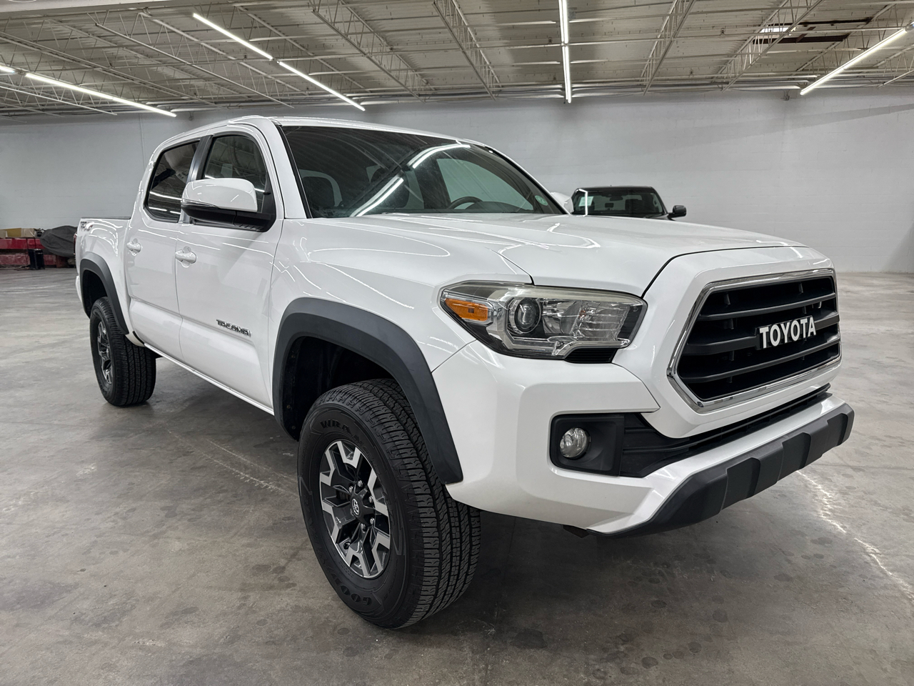 Toyota Tacoma TRD Off Road Double Cab 5' Bed V6 4x4 MT (Natl) 2017