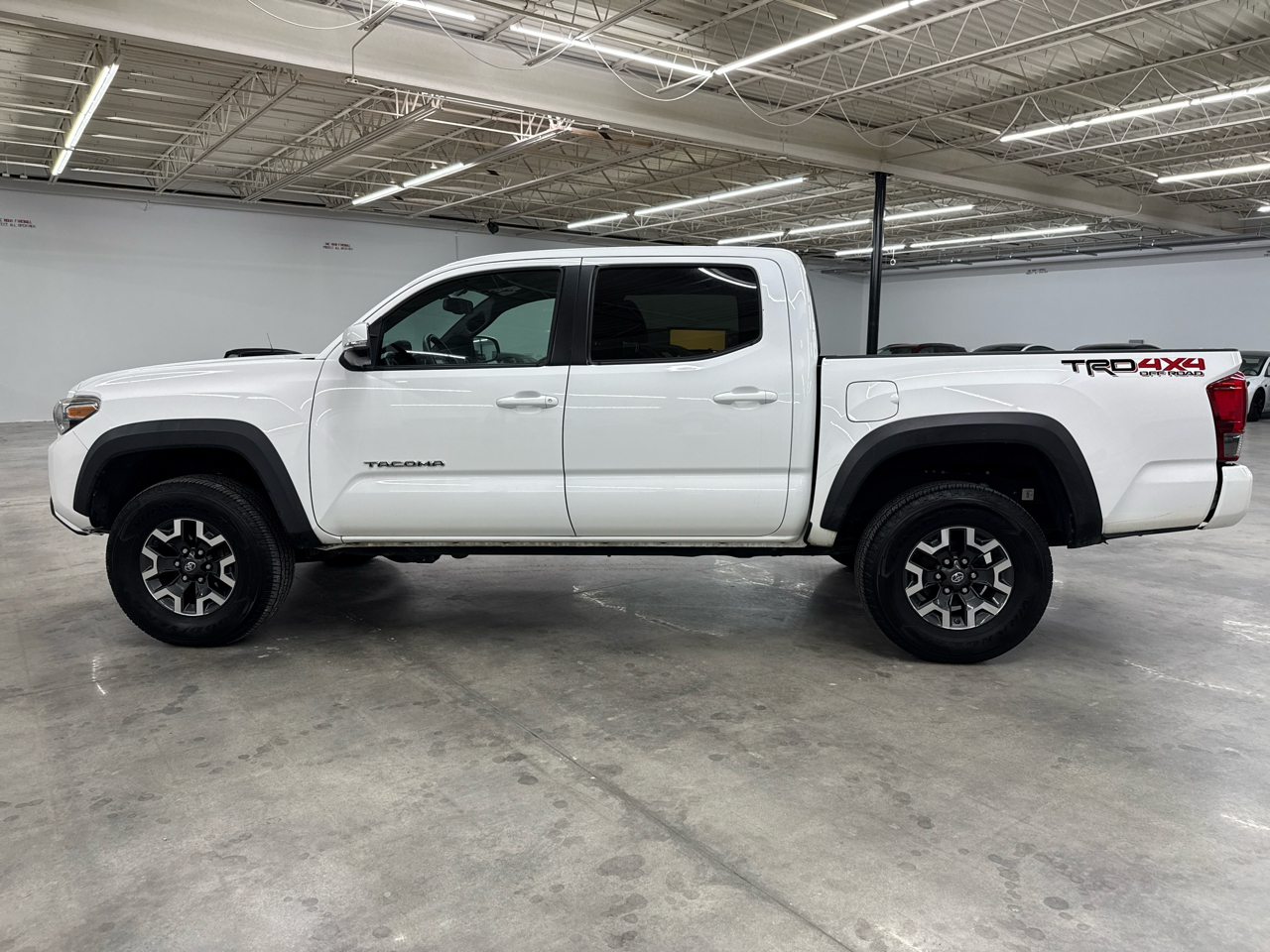 Toyota Tacoma TRD Off Road Double Cab 5' Bed V6 4x4 MT (Natl) 2017