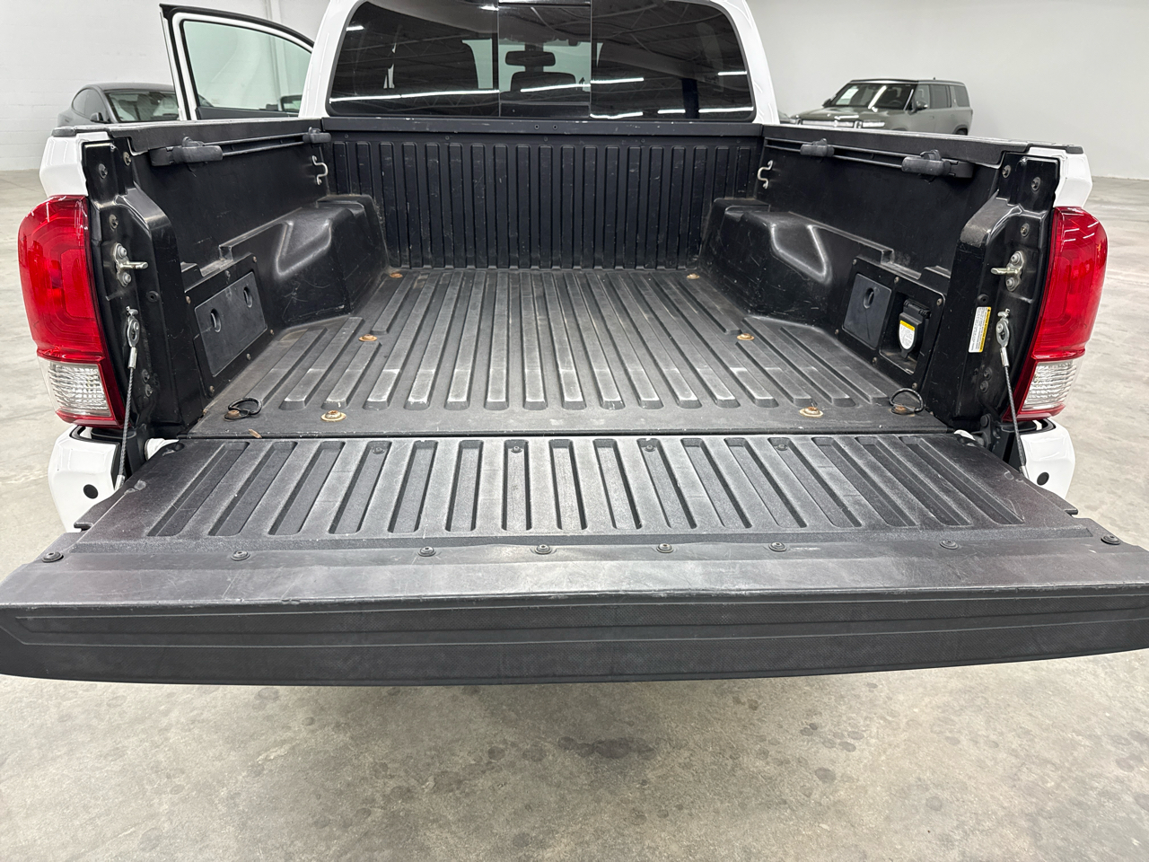 Toyota Tacoma TRD Off Road Double Cab 5' Bed V6 4x4 MT (Natl) 2017