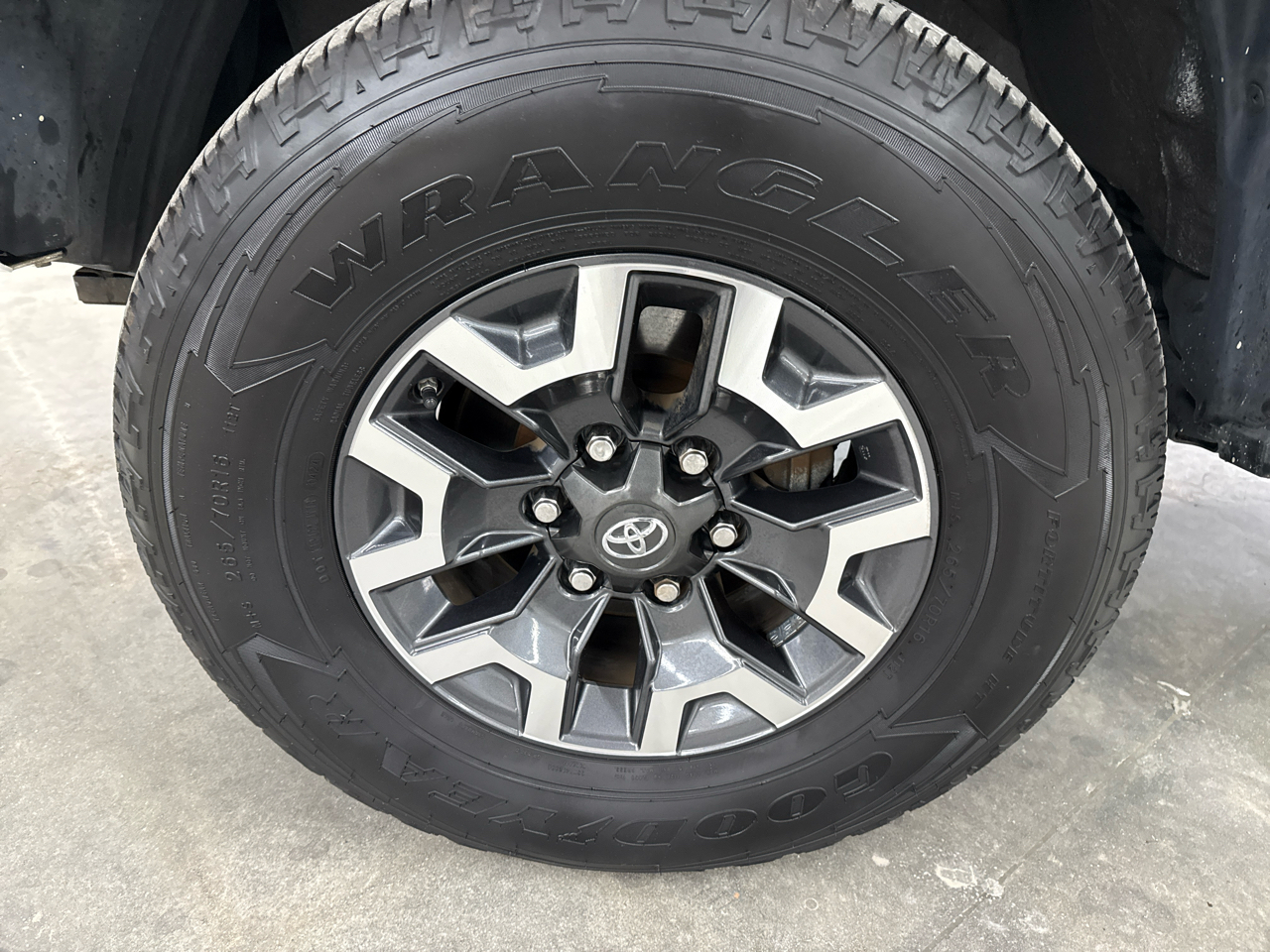 Toyota Tacoma TRD Off Road Double Cab 5' Bed V6 4x4 MT (Natl) 2017