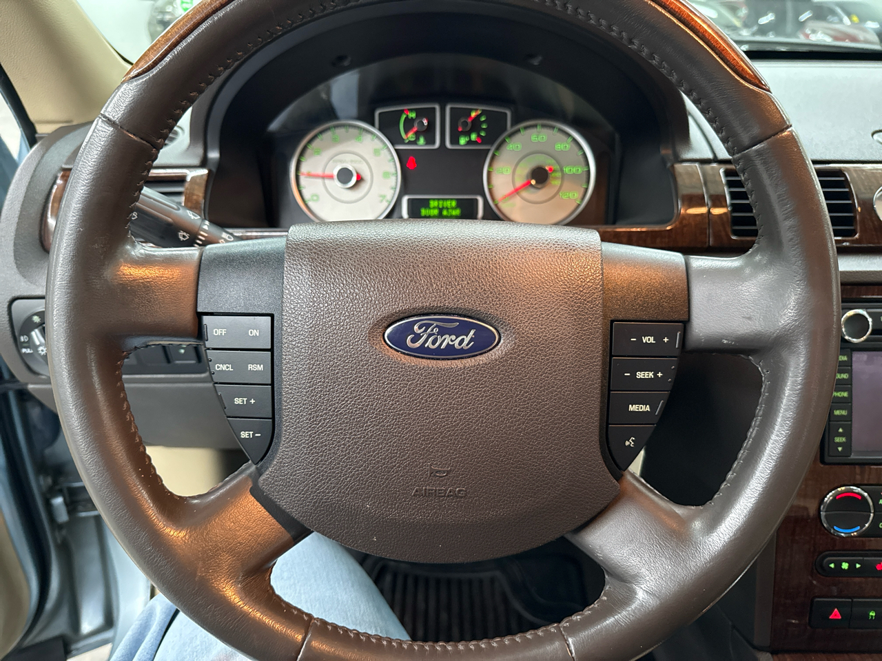 Ford Taurus 4dr Sdn Limited FWD 2008