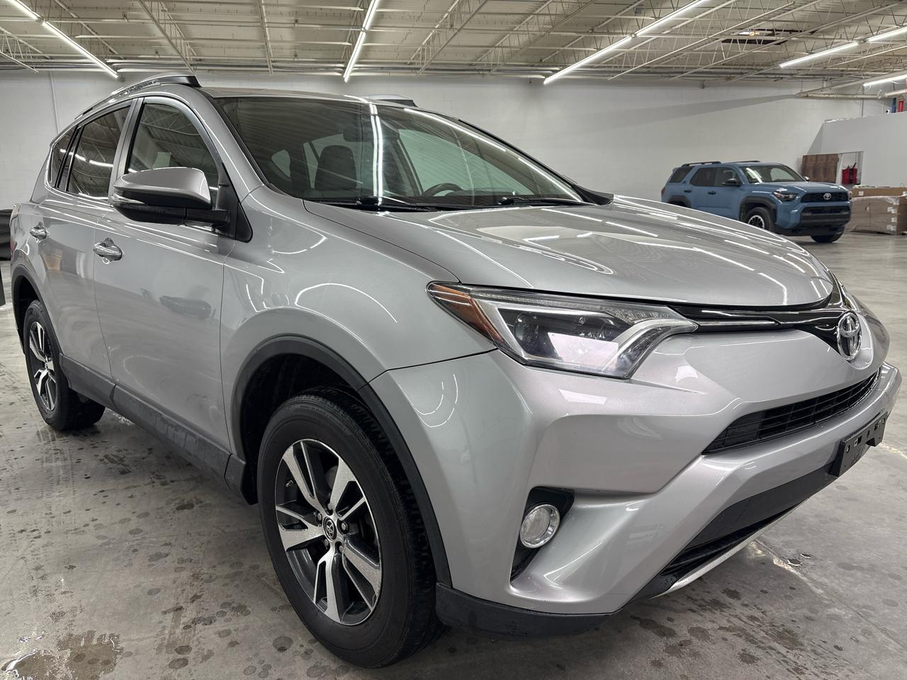Toyota RAV4 AWD 4dr XLE (Natl) 2016