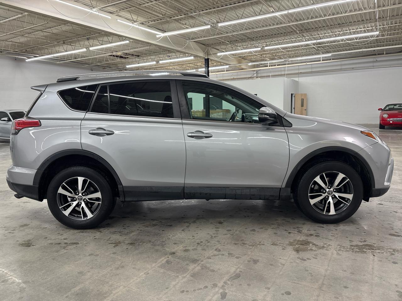 Toyota RAV4 AWD 4dr XLE (Natl) 2016