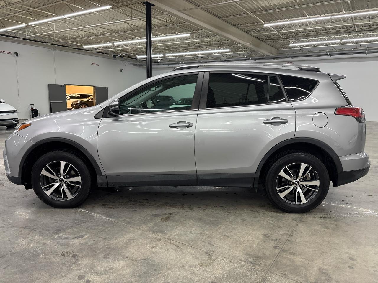Toyota RAV4 AWD 4dr XLE (Natl) 2016