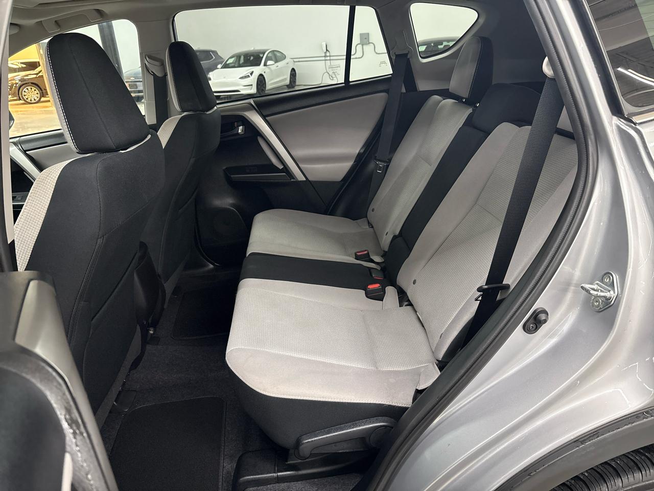 Toyota RAV4 AWD 4dr XLE (Natl) 2016