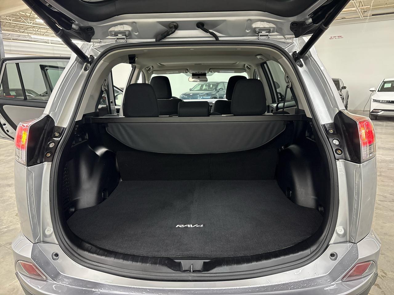 Toyota RAV4 AWD 4dr XLE (Natl) 2016